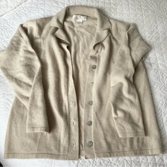 100% CASHMERE Vintage Precious Fibers Beige Oyster Button Cardigan Sweater M - Picture 1 of 16